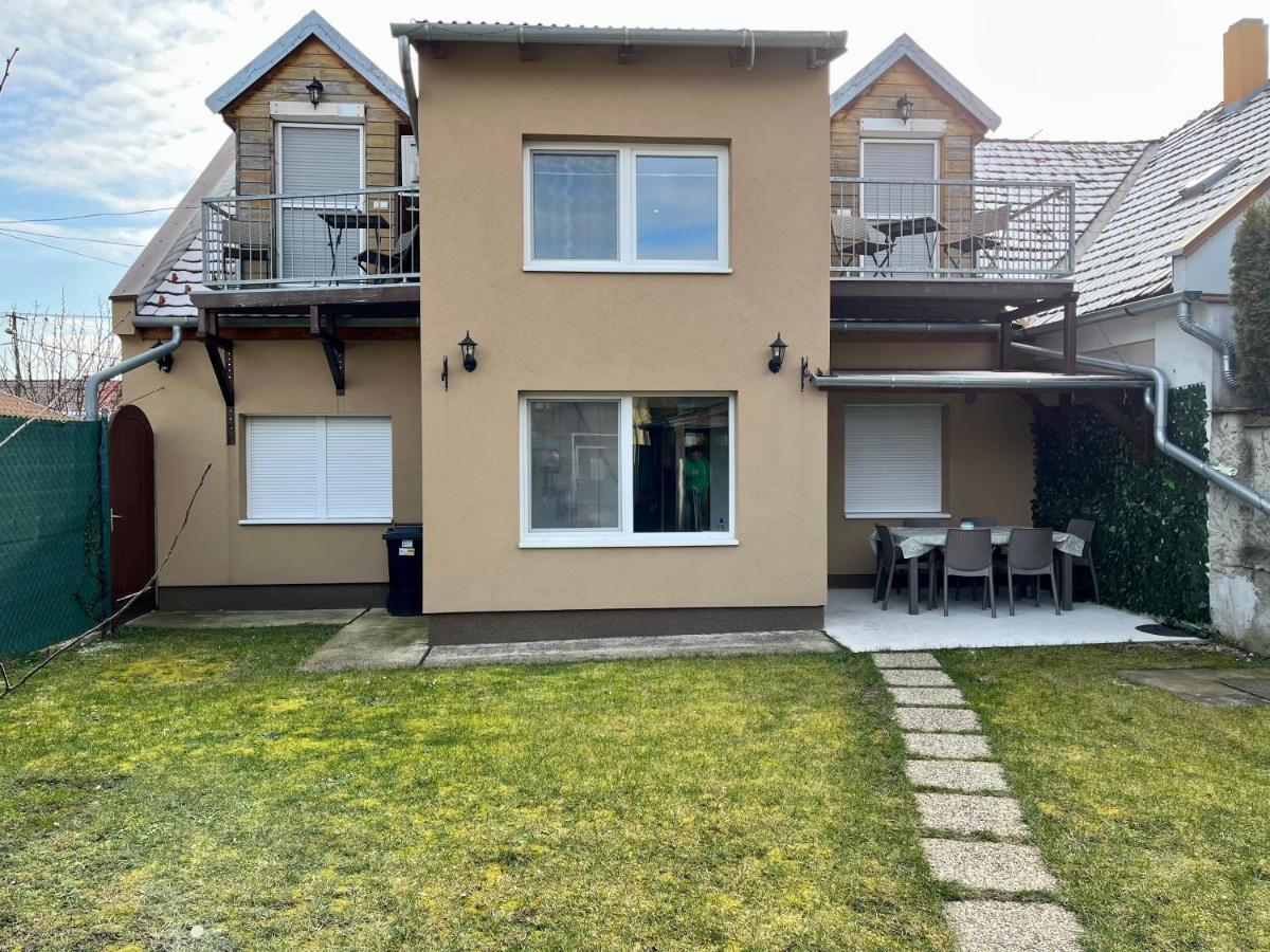 Rabbit Apartman Mosonmagyaróvár Екстериор снимка